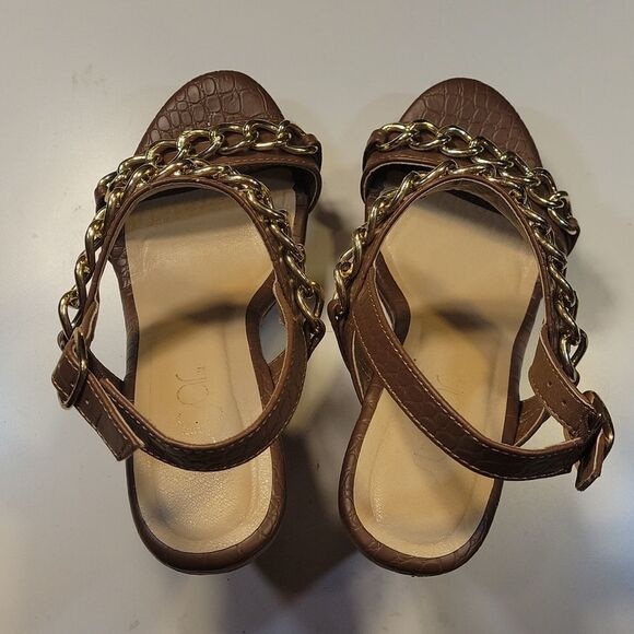 SUGAR PLASFORM WEDGE OPEN TOE ADJUSTABLE ANKLE STRAP/GOLD ACCENT CHAIN SANDAL - Picture 7 of 12